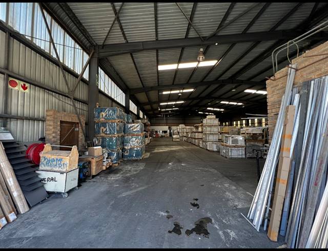 1,273M² WAREHOUSE FOR SALE IN AIRPORT INDUSTRIA